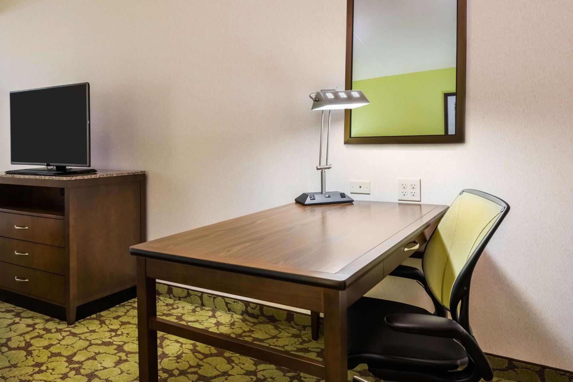 Hilton Garden Hotel 3*